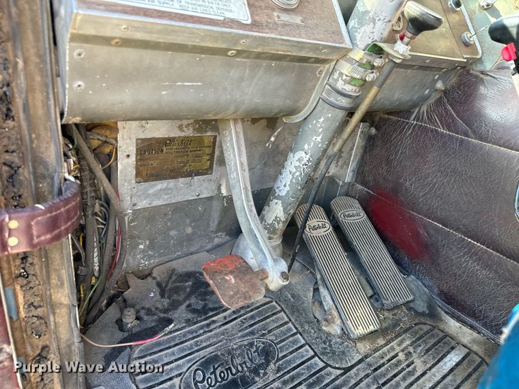 image for item MV9224 1972 Peterbilt  352 ST grain truck