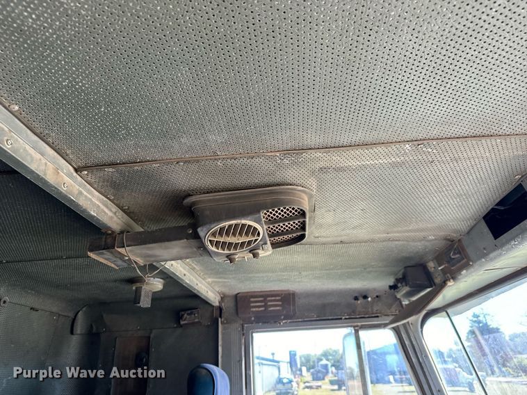 image for item MV9224 1972 Peterbilt  352 ST grain truck