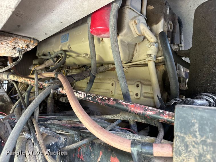 image for item MV9224 1972 Peterbilt  352 ST grain truck