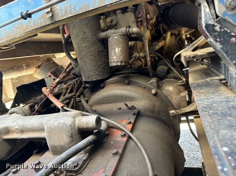 image for item MV9224 1972 Peterbilt  352 ST grain truck