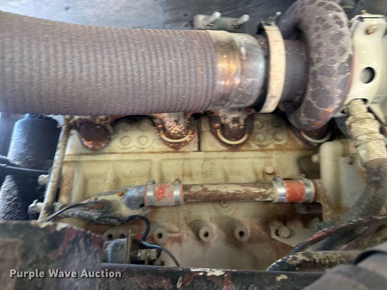 image for item MV9224 1972 Peterbilt  352 ST grain truck