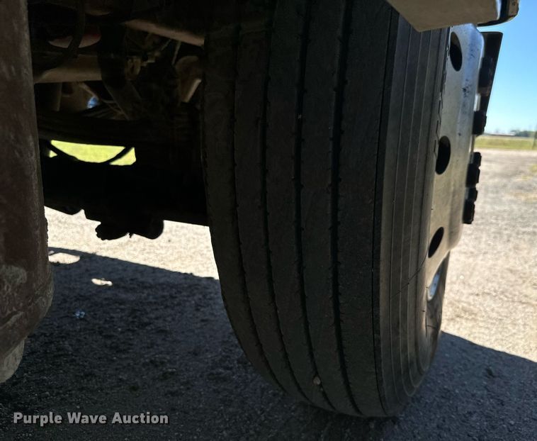 image for item MV9224 1972 Peterbilt  352 ST grain truck