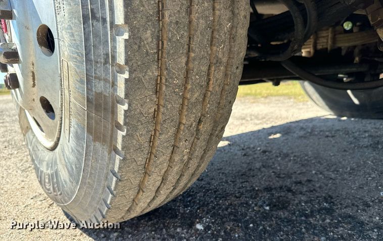 image for item MV9224 1972 Peterbilt  352 ST grain truck