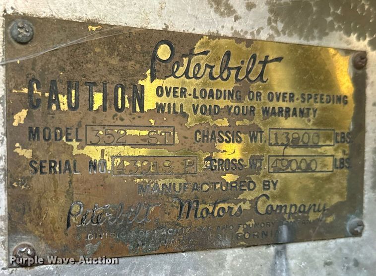 image for item MV9224 1972 Peterbilt  352 ST grain truck