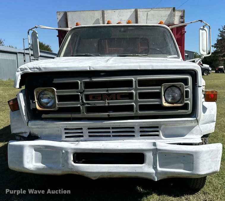 image for item MV9225 1974 GMC 6000 grain truck