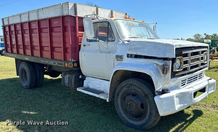 image for item MV9225 1974 GMC 6000 grain truck