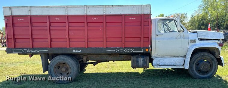 image for item MV9225 1974 GMC 6000 grain truck