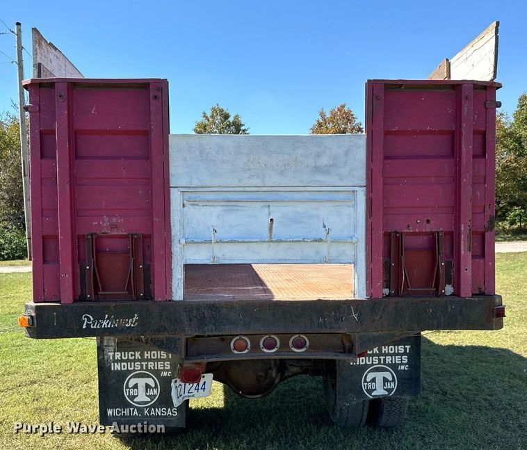 image for item MV9225 1974 GMC 6000 grain truck