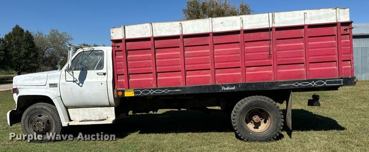 image for item MV9225 1974 GMC 6000 grain truck