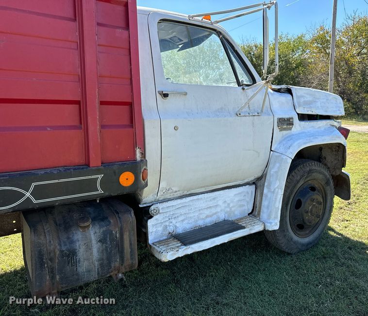 image for item MV9225 1974 GMC 6000 grain truck