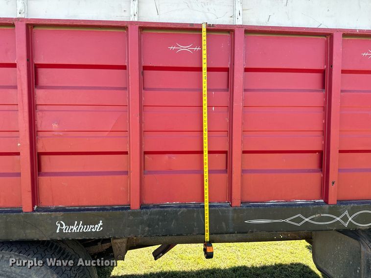 image for item MV9225 1974 GMC 6000 grain truck