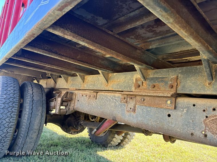 image for item MV9225 1974 GMC 6000 grain truck