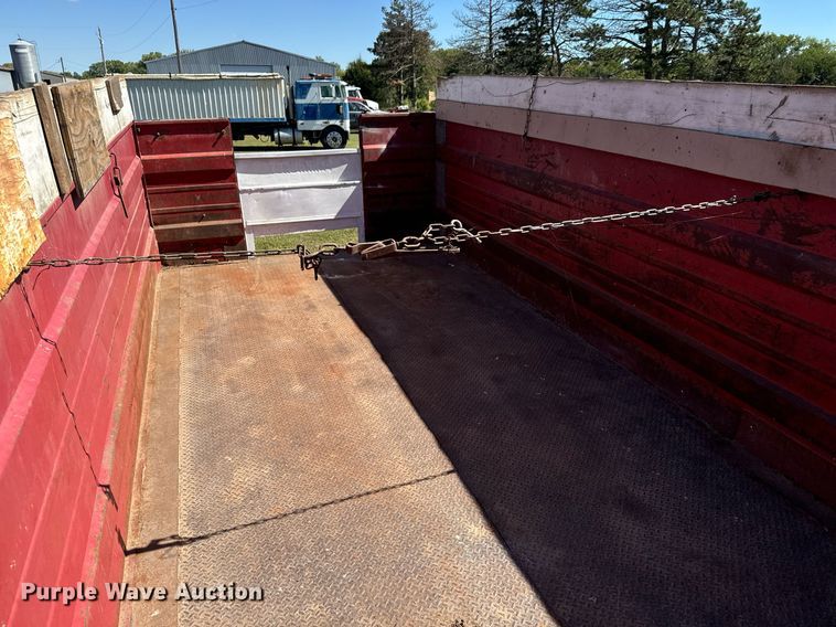 image for item MV9225 1974 GMC 6000 grain truck