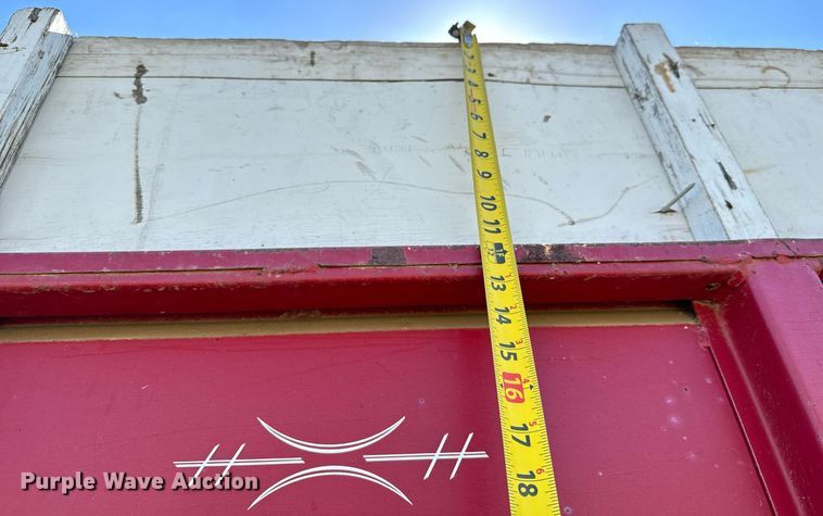 image for item MV9225 1974 GMC 6000 grain truck