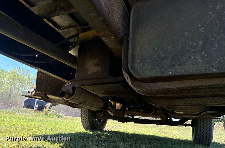 image for item MV9225 1974 GMC 6000 grain truck