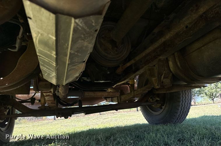 image for item MV9225 1974 GMC 6000 grain truck