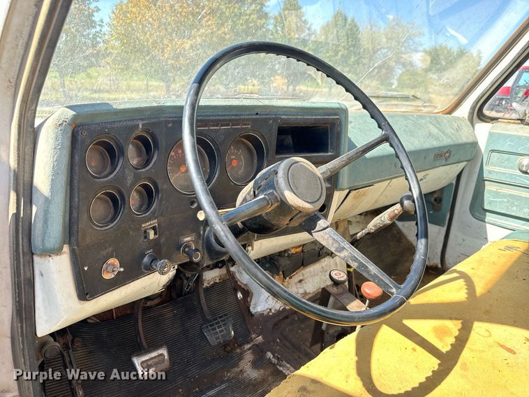 image for item MV9225 1974 GMC 6000 grain truck