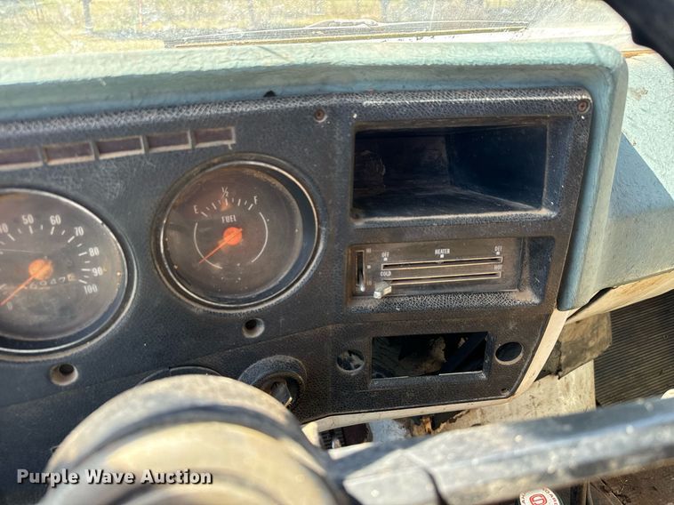 image for item MV9225 1974 GMC 6000 grain truck