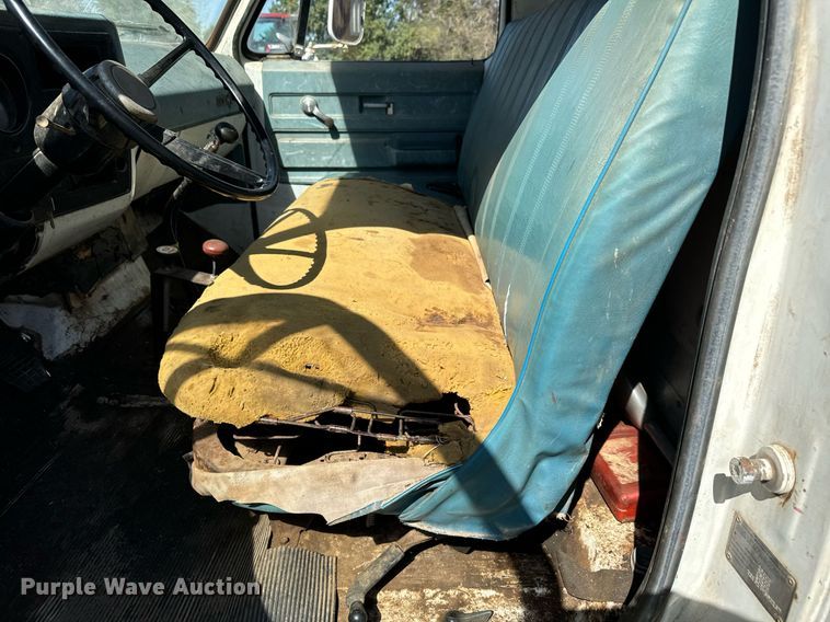 image for item MV9225 1974 GMC 6000 grain truck