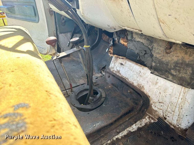 image for item MV9225 1974 GMC 6000 grain truck