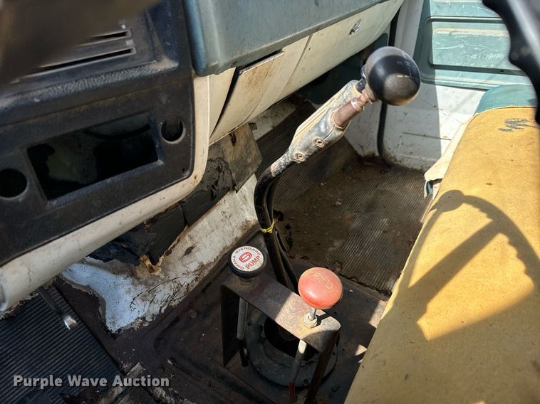 image for item MV9225 1974 GMC 6000 grain truck