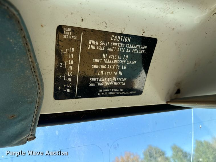 image for item MV9225 1974 GMC 6000 grain truck