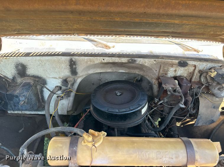 image for item MV9225 1974 GMC 6000 grain truck