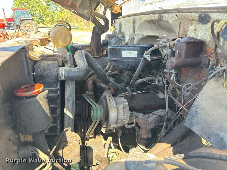 image for item MV9225 1974 GMC 6000 grain truck