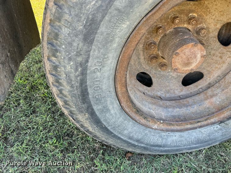 image for item MV9225 1974 GMC 6000 grain truck