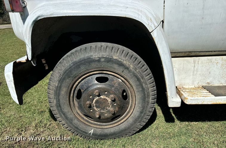 image for item MV9225 1974 GMC 6000 grain truck