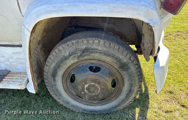 image for item MV9225 1974 GMC 6000 grain truck