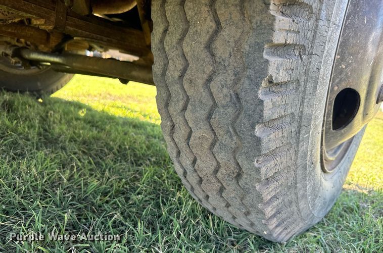 image for item MV9225 1974 GMC 6000 grain truck