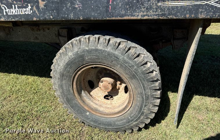 image for item MV9225 1974 GMC 6000 grain truck