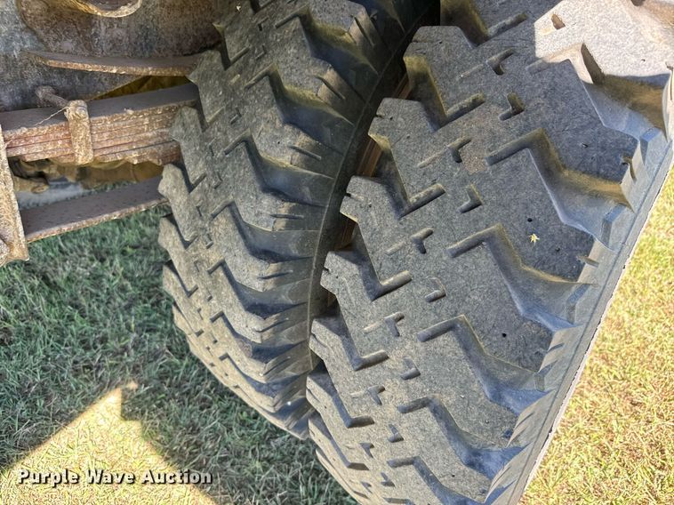 image for item MV9225 1974 GMC 6000 grain truck