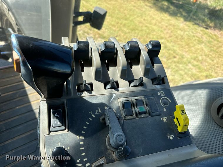 image for item MV9226 2001 Case IH Magnum MX240 MFWD tractor