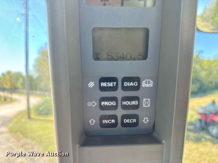 image for item MV9226 2001 Case IH Magnum MX240 MFWD tractor