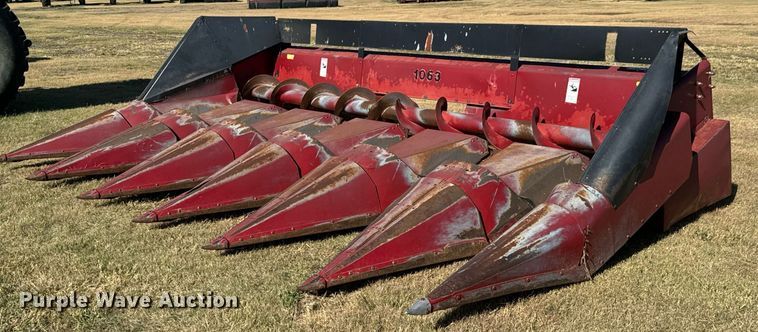 image for item MV9238 1998 Case IH 1063 corn head