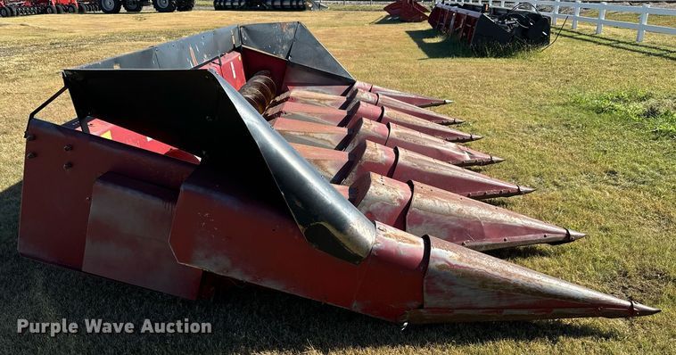 image for item MV9238 1998 Case IH 1063 corn head