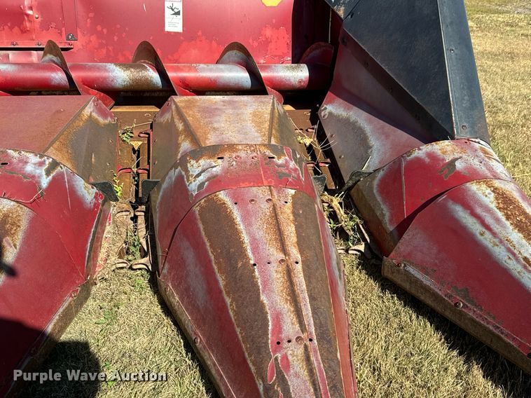image for item MV9238 1998 Case IH 1063 corn head