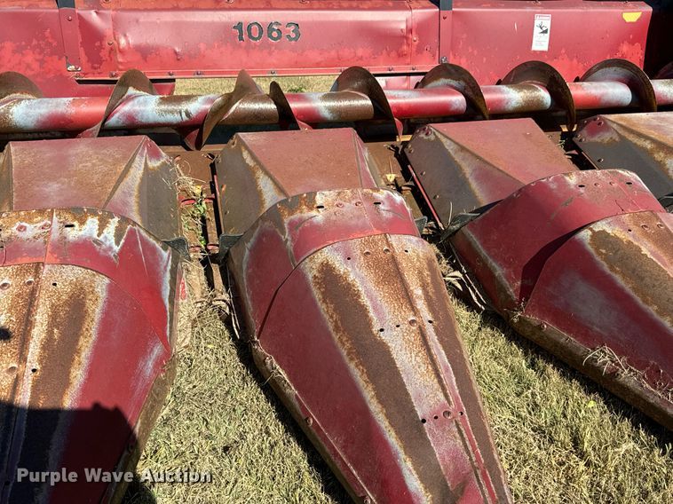 image for item MV9238 1998 Case IH 1063 corn head