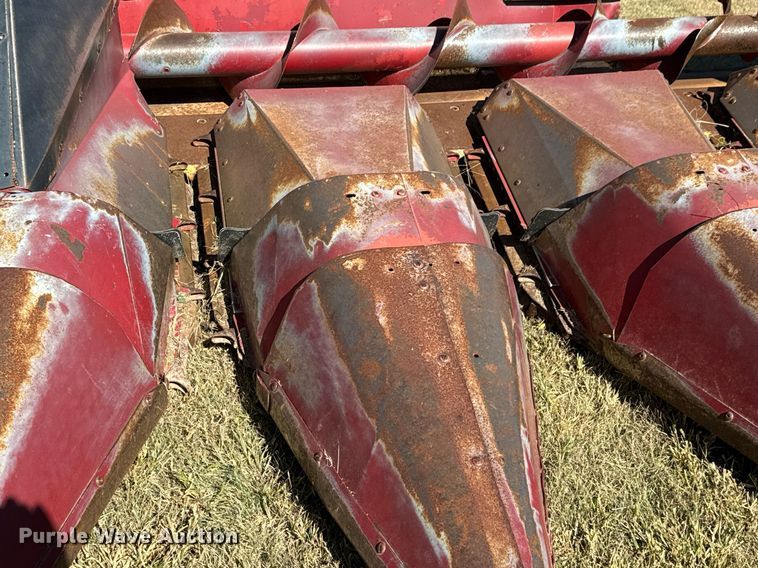 image for item MV9238 1998 Case IH 1063 corn head