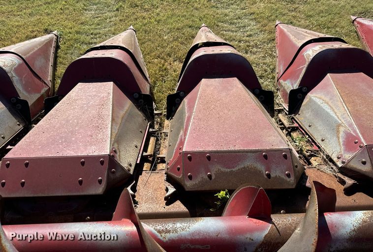 image for item MV9238 1998 Case IH 1063 corn head