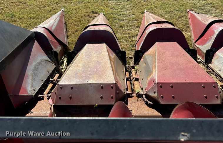 image for item MV9238 1998 Case IH 1063 corn head
