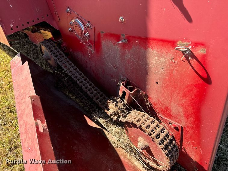 image for item MV9238 1998 Case IH 1063 corn head