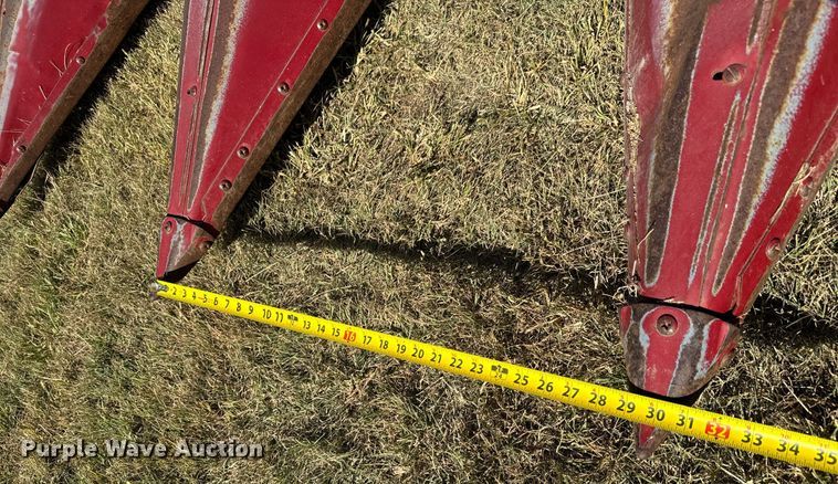 image for item MV9238 1998 Case IH 1063 corn head