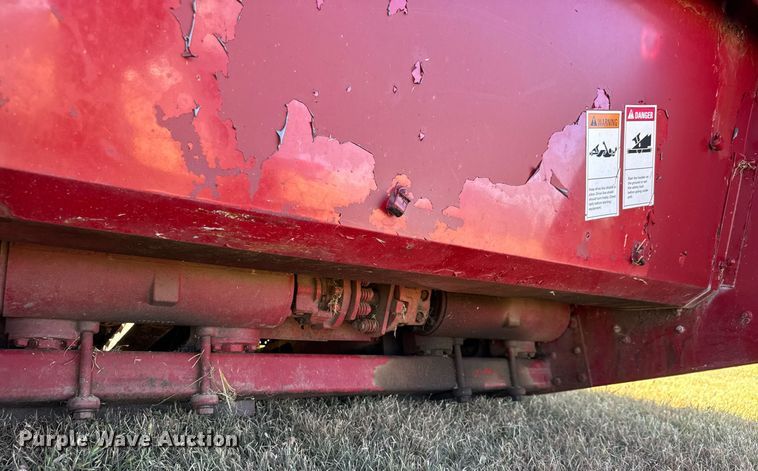 image for item MV9238 1998 Case IH 1063 corn head