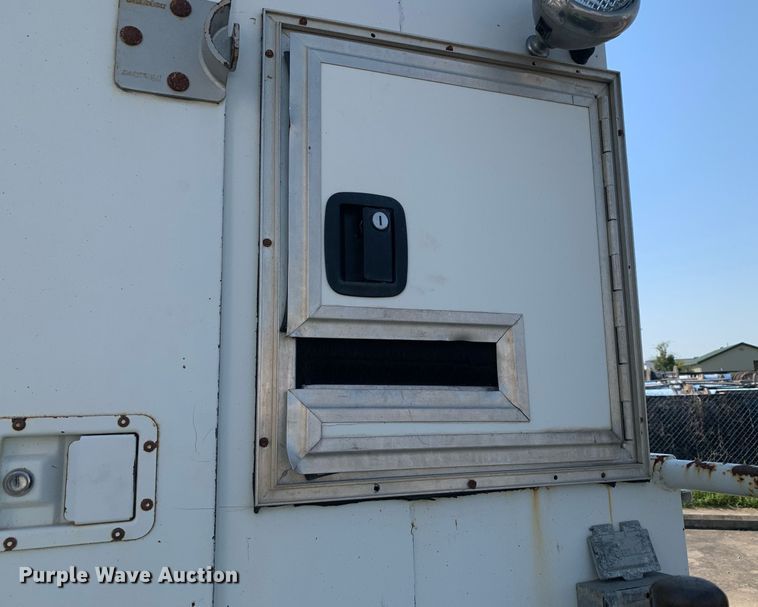 image for item DM1824 2007 Chevrolet  C4500 bucket truck