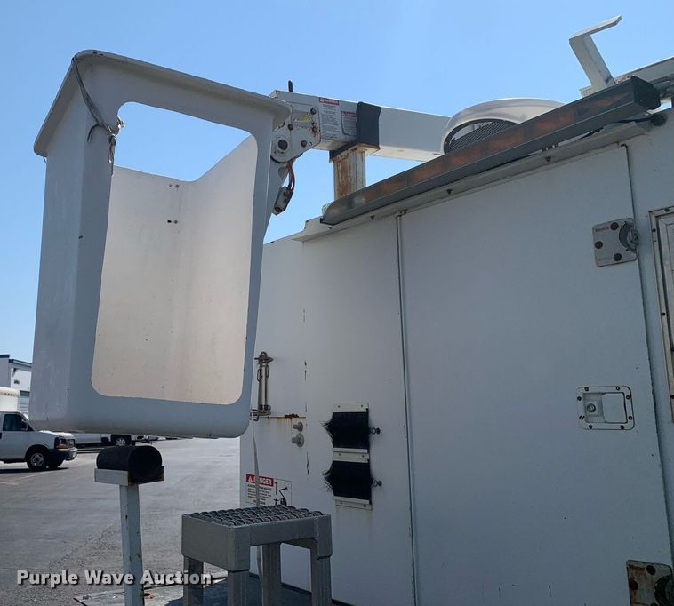 image for item DM1824 2007 Chevrolet  C4500 bucket truck