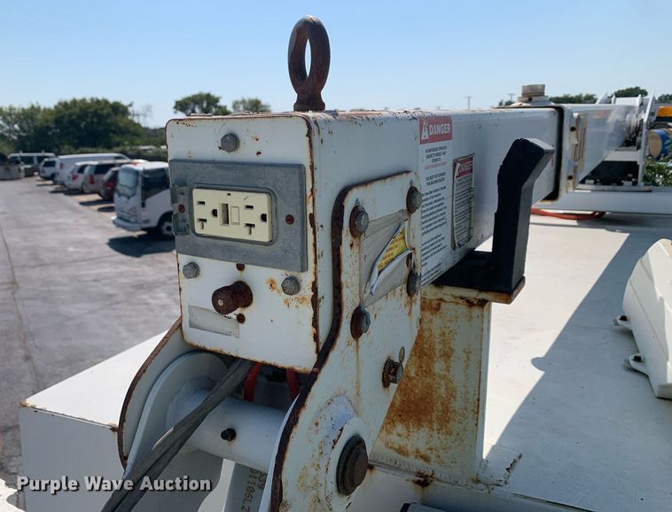 image for item DM1824 2007 Chevrolet  C4500 bucket truck