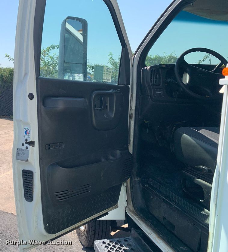 image for item DM1824 2007 Chevrolet  C4500 bucket truck